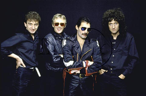 queen in black